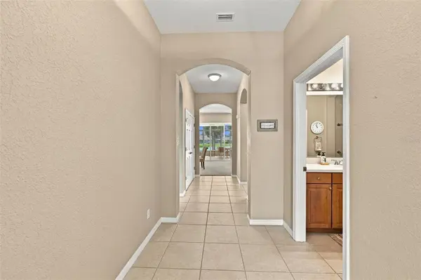 2418 KENSINGTON GREENS DR #9, Sun City Center, FL 33573