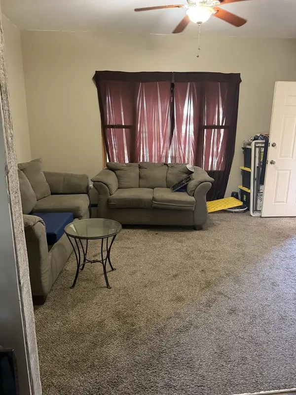 422 E Jackson ST, Woodstock, IL 60098