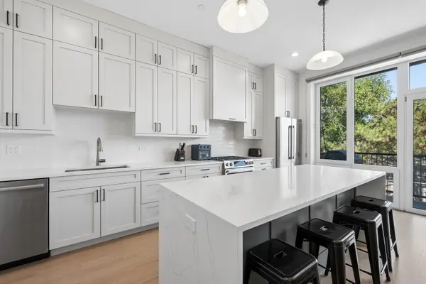 4939 N Damen AVE #304, Chicago, IL 60625