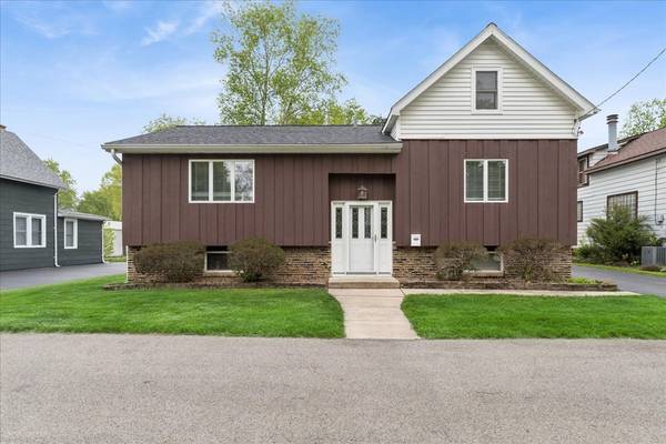 1631 Park ST, Mchenry, IL 60050