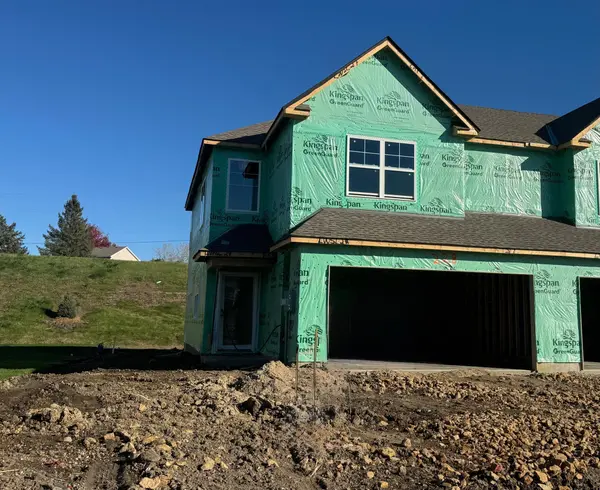 228 Huntington DR, Waconia, MN 55387
