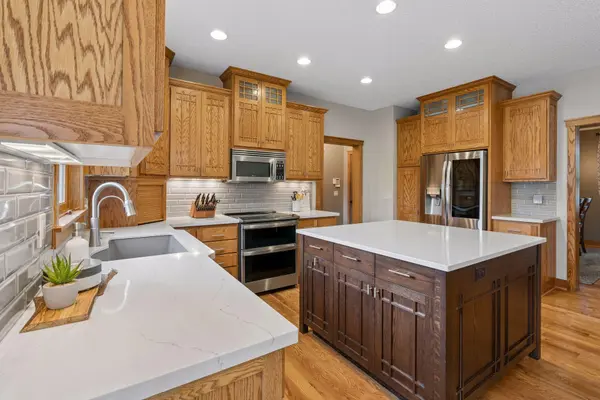 10472 Vera Cruz DR N, Brooklyn Park, MN 55443
