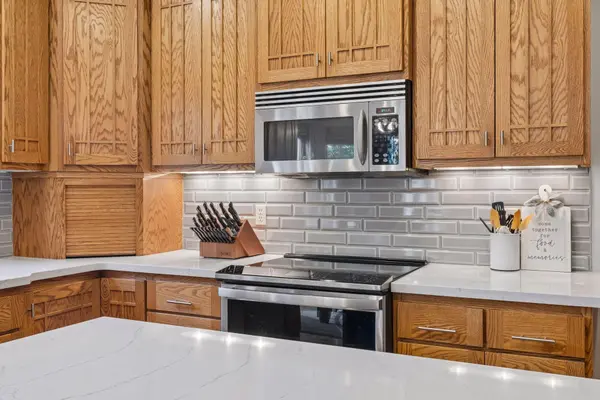 10472 Vera Cruz DR N, Brooklyn Park, MN 55443