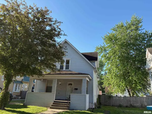 210 E ADAMS ST, Taylorville, IL 62568