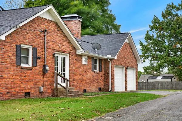 223 Walnut St, Greenbrier, TN 37073
