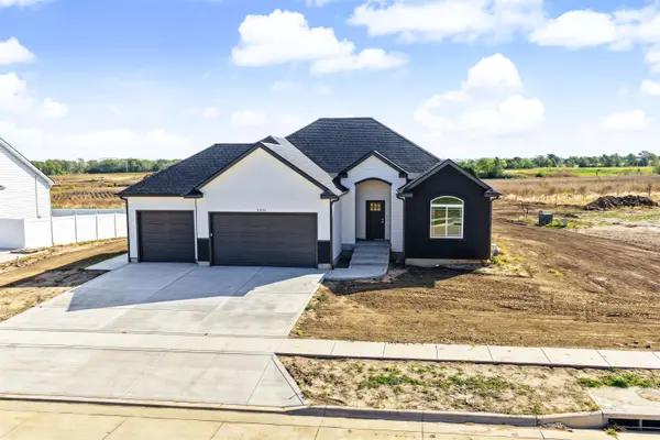 2211 Huntwood Dr, Salina, KS 67401