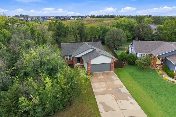 1941 S Smithmoor St, Wichita, KS 67207