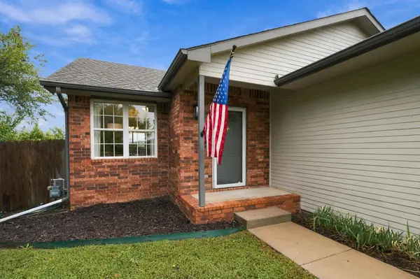 1941 S Smithmoor St, Wichita, KS 67207