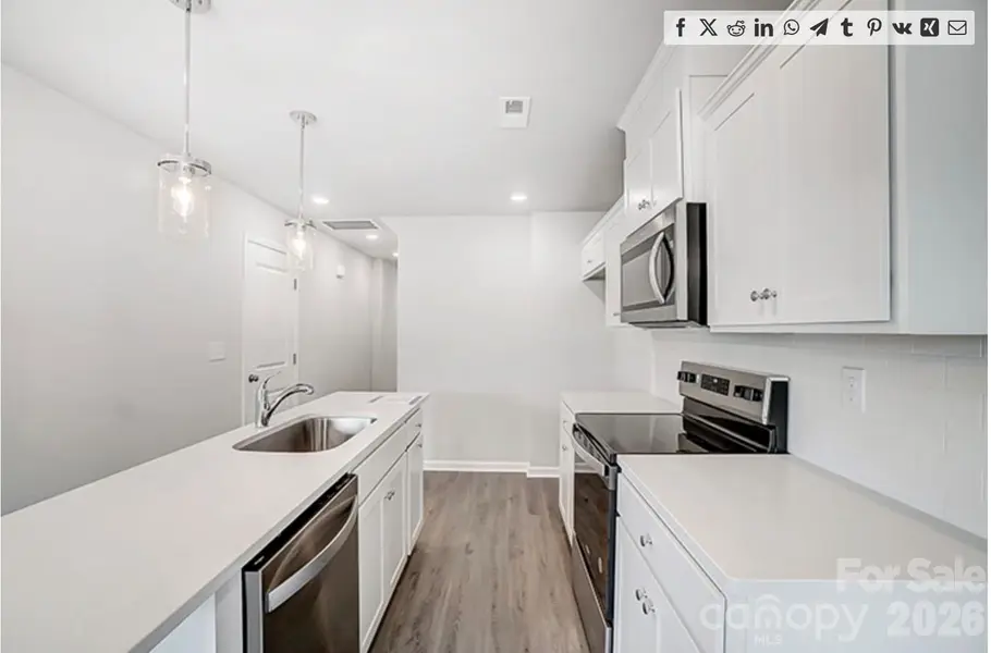 1324 Yadkin ST, Statesville, NC 28677