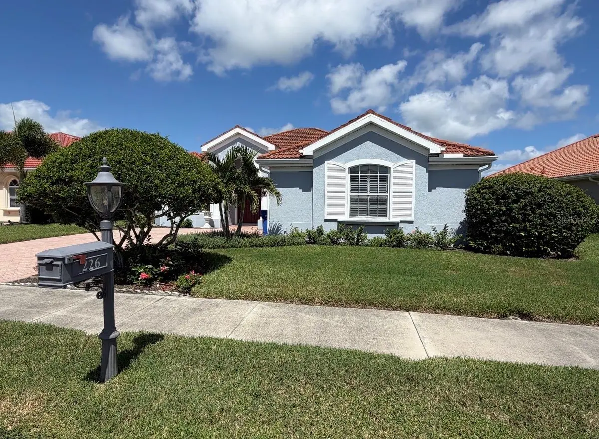226 MONTELLUNA DR, North Venice, FL 34275