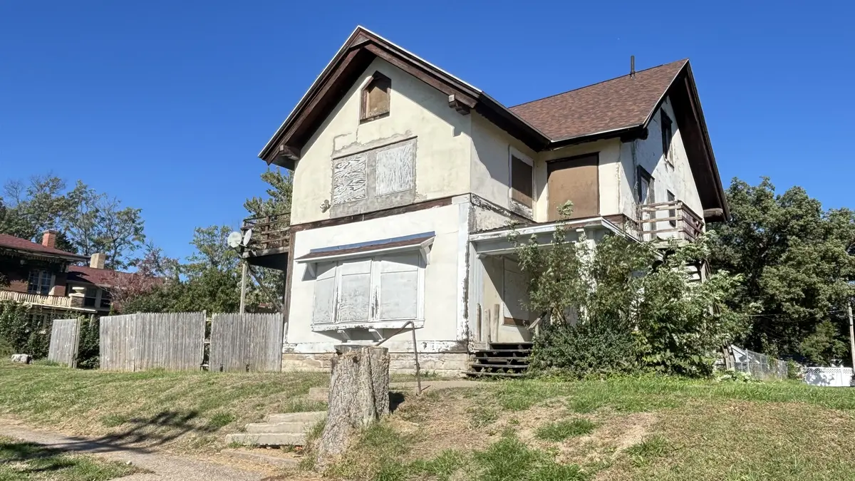 218 E 12th ST, Davenport, IA 52803