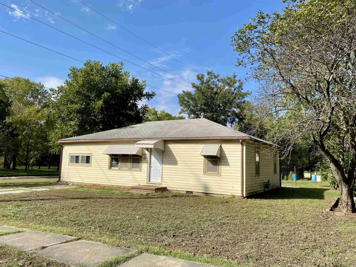 1104 Olive, Winfield, KS 67156