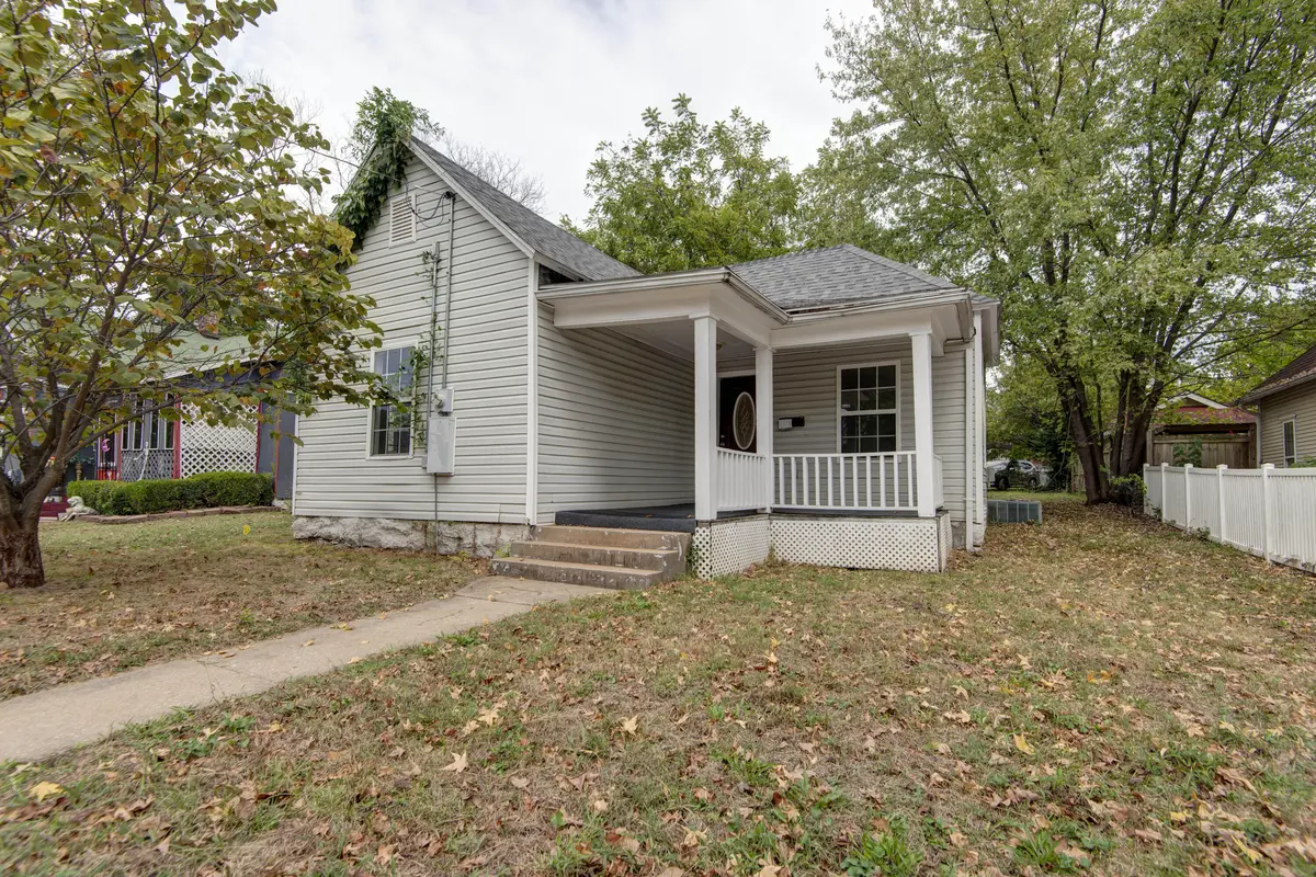 2216 N Taylor AVE, Springfield, MO 65803