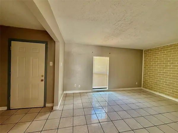 35 W Mountain Lane #43, Grand Prairie, TX 75052