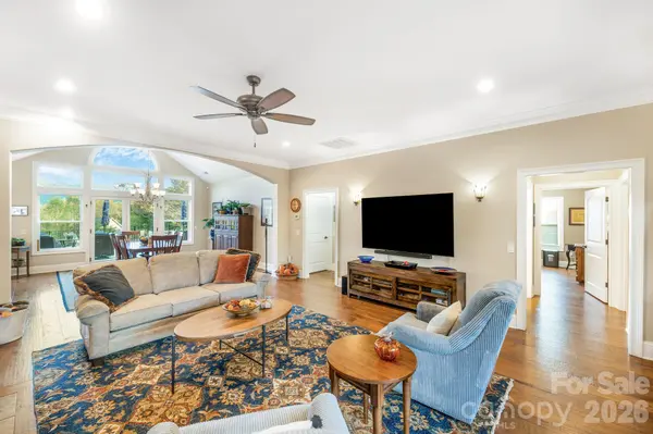 28 Penley Park DR, Weaverville, NC 28787