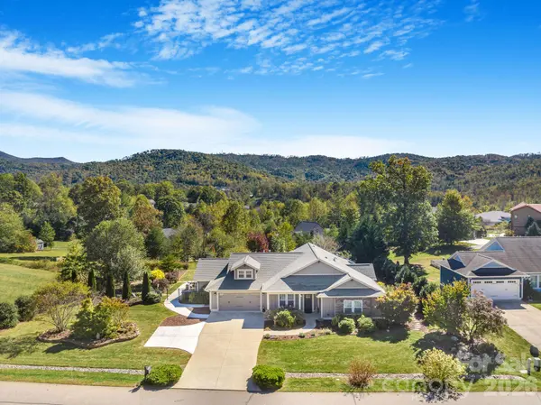 28 Penley Park DR, Weaverville, NC 28787