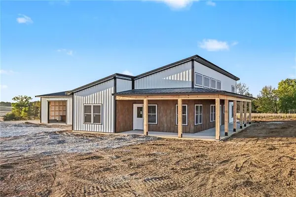 9837 NE A HWY, Cameron, MO 64429
