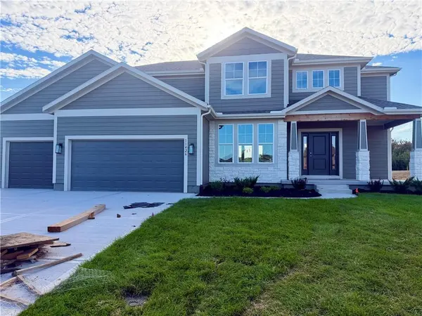 11426 S Emerald ST, Olathe, KS 66061