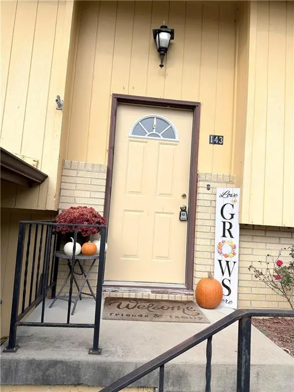 143 SE 125 RD, Warrensburg, MO 64093