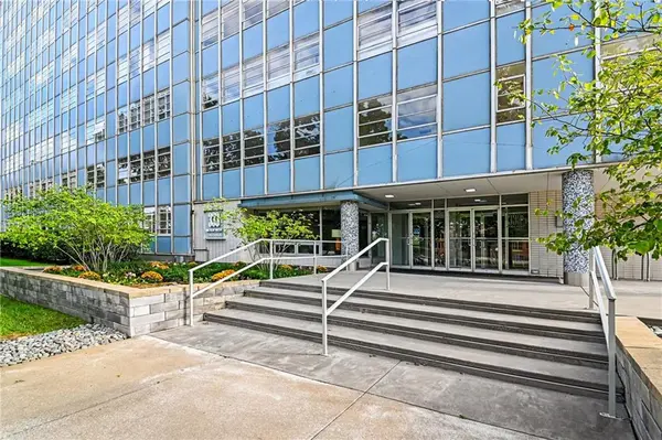 333 W Meyer BLVD #310, Kansas City, MO 64113