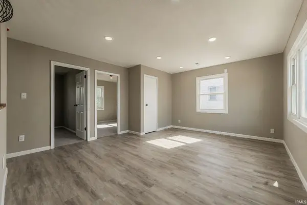 6331 Kent RD, Fort Wayne, IN 46816-3535