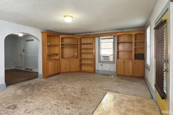 208 Egbert RD, Goshen, IN 46526-5404