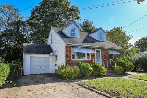 62 9th AVE, Mineola, NY 11501