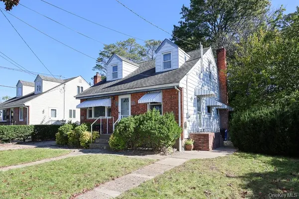 62 9th AVE, Mineola, NY 11501