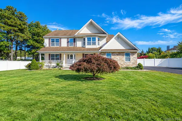 40 Bloomington ST, Medford, NY 11763