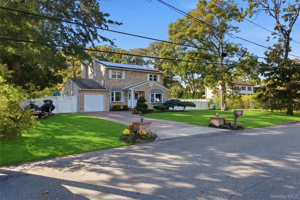 12 17th AVE, Ronkonkoma, NY 11779