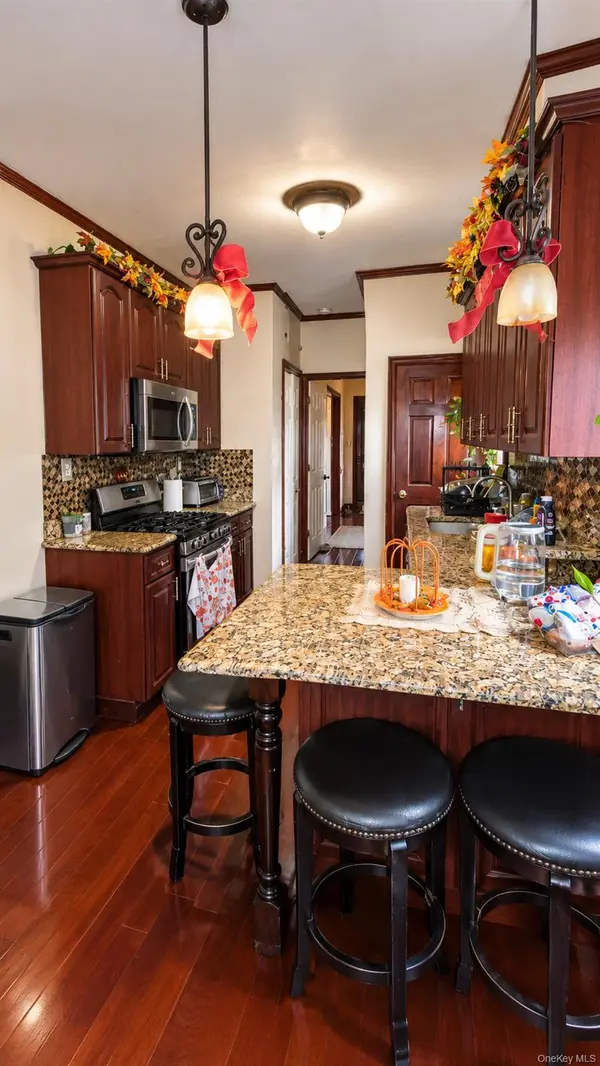 9249 172nd ST, Jamaica, NY 11433