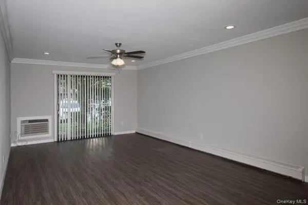 1687 August RD #1687, North Babylon, NY 11703