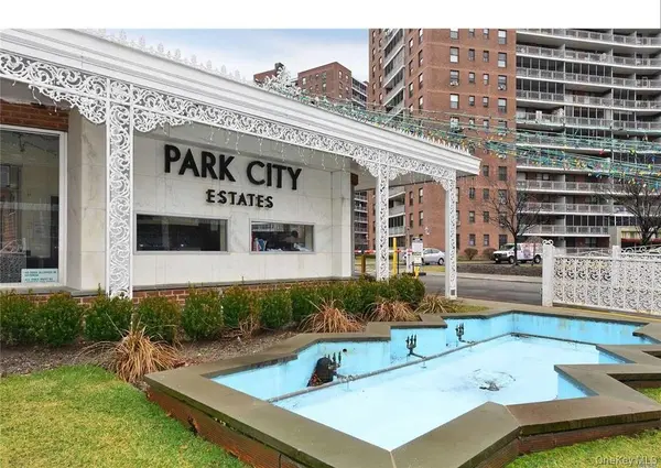 61-15 98 ST #4B, Rego Park, NY 11374