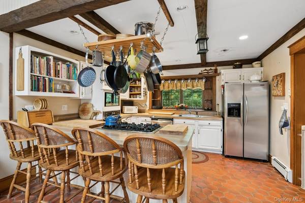 1635 Ships DR, Southold, NY 11971
