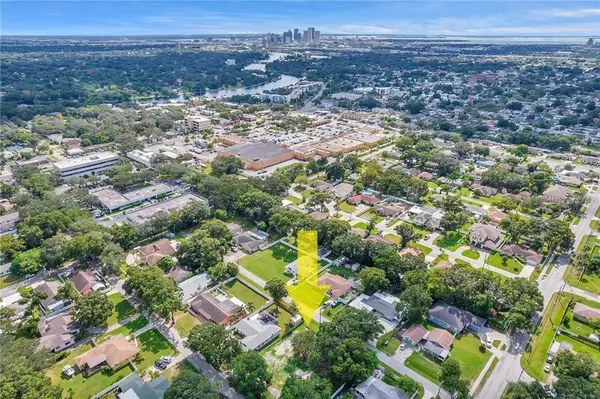 2710 W LAKE AVE, Tampa, FL 33607