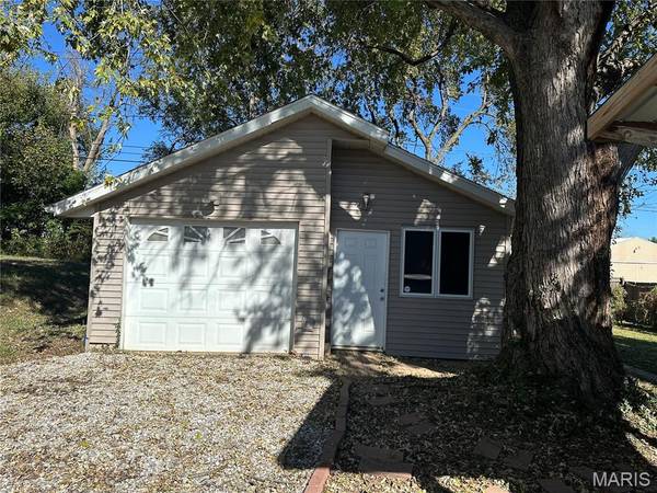 209 E Second ST, Sparta, IL 62286