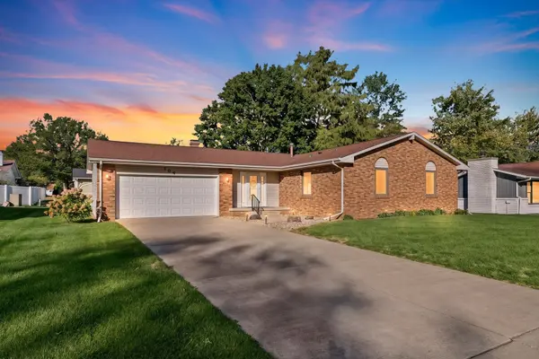 104 Surrey CT, Monticello, IL 61856