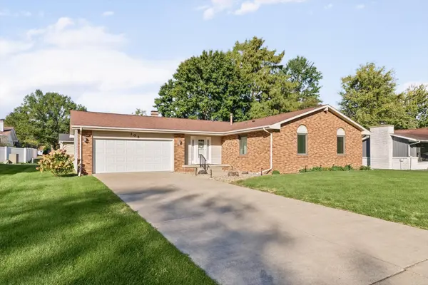 104 Surrey CT, Monticello, IL 61856