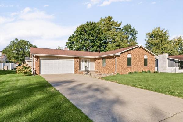104 Surrey CT, Monticello, IL 61856