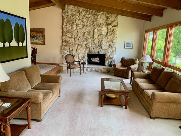 451 Heather LN, Lake Forest, IL 60045