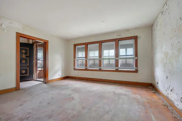 11704 S Peoria ST, Chicago, IL 60643