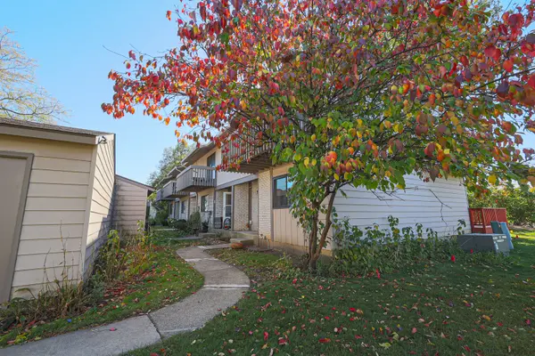 826 Hughes PL, Vernon Hills, IL 60061