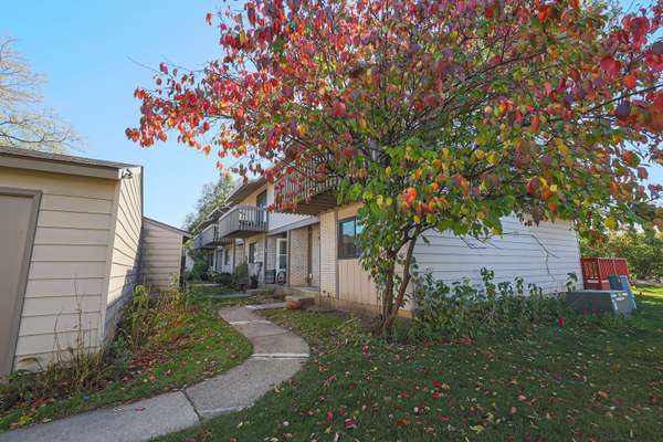 826 Hughes PL, Vernon Hills, IL 60061