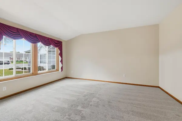 689 Lake View Echo, Woodbury, MN 55129