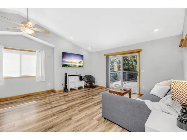 1332 Creekside DR, Waconia, MN 55387