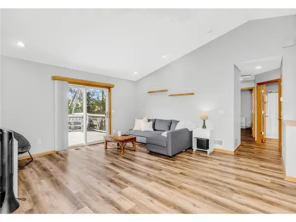 1332 Creekside DR, Waconia, MN 55387