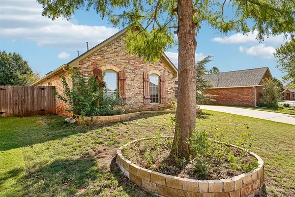 15700 Sugar Loaf DR, Edmond, OK 73013