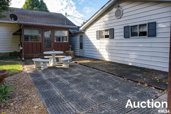 120 MADISON ST, Nokomis, IL 62075