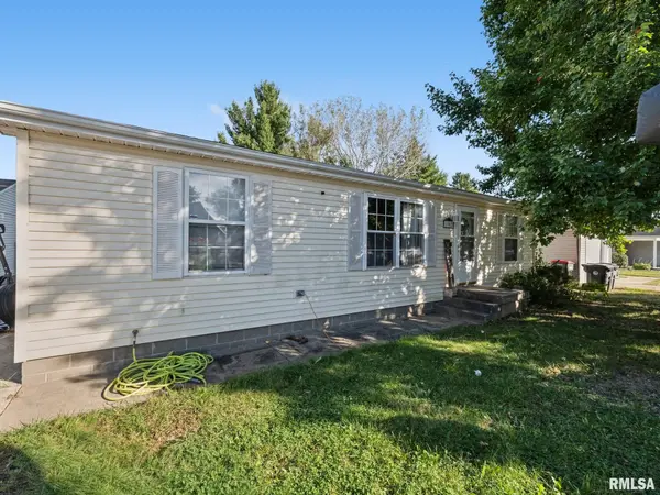 1902 CHICORY RD, Pekin, IL 61554