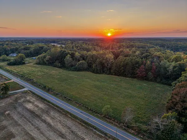 9062 Dry Creek Rd, Mount Pleasant, TN 38474